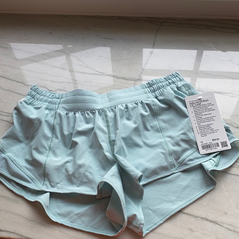 NWT 2.5 hotty hot shorts